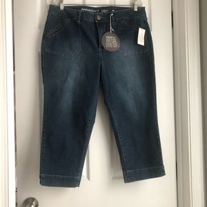 Avenue- NWT- Size 18 Stretch Denim Capri